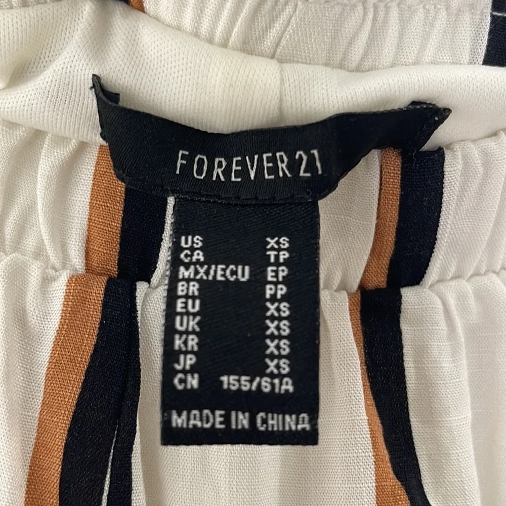 ❤️ 🆕 FOREVER 21 white Striped Shorts Size XS
